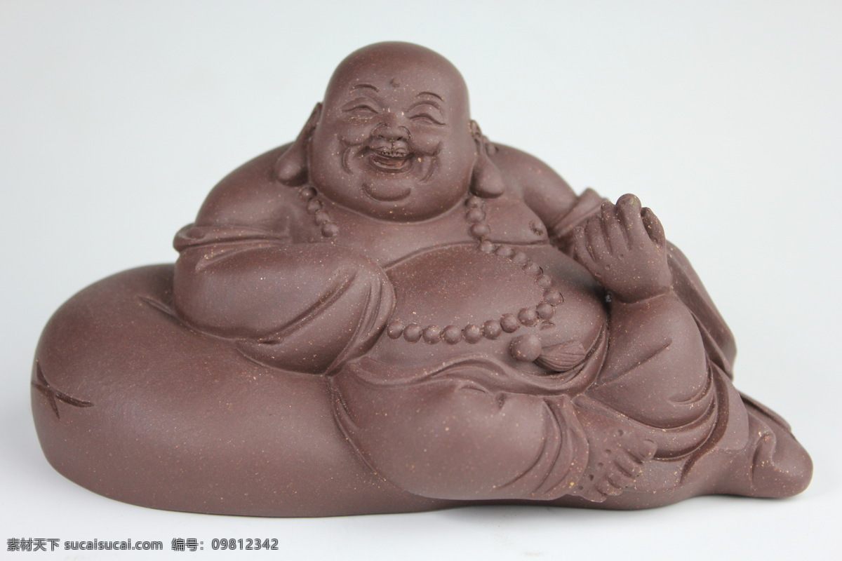 宜兴紫砂系列 紫砂玩偶 紫砂壶 紫泥 红泥 宜兴紫砂壶 江苏宜兴 红木衬托 古木 弥勒佛 紫砂博物馆 传统文化 文化艺术 宜兴紫砂