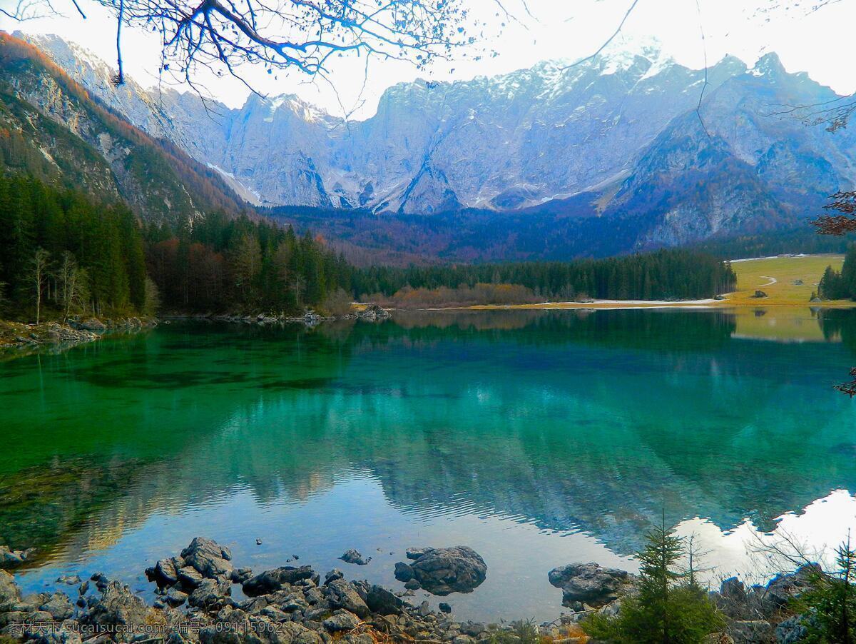 山水风景 山峰 湖泊 湖水 树林 天空 自然 自然风景 自然景观