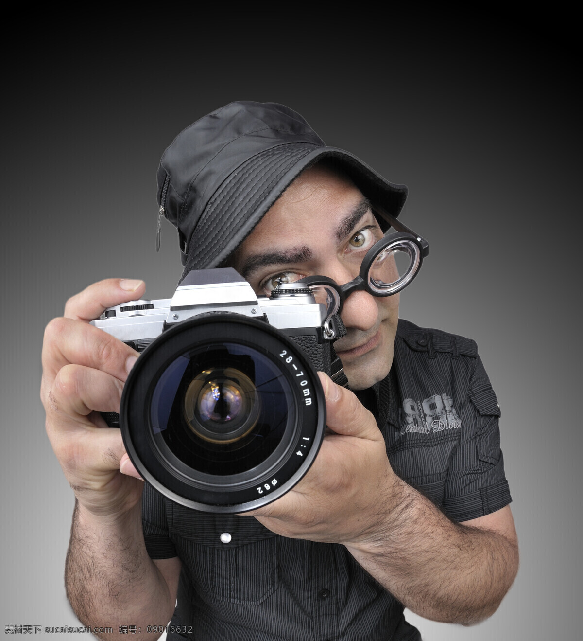 拍照 摄影家 摄影师 外国 男性 单反相机 照相机 职业男性 商务人士 人物图片