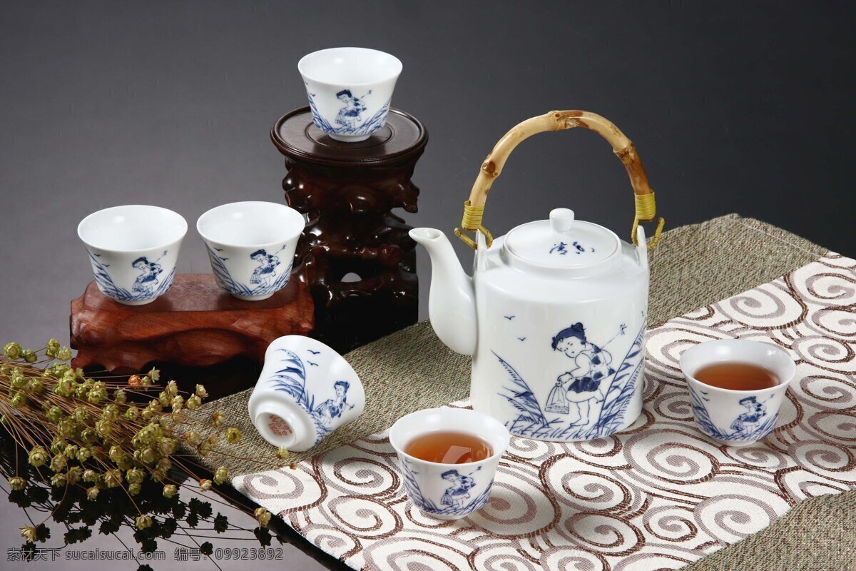 中国 传统 瓷器 青花瓷 古董 清朝 值钱 花纹 精致 收藏 拍卖会 展览 茶壶 杯子 茗茶 品茶 品质生活 茶馆 传统文化 文化艺术