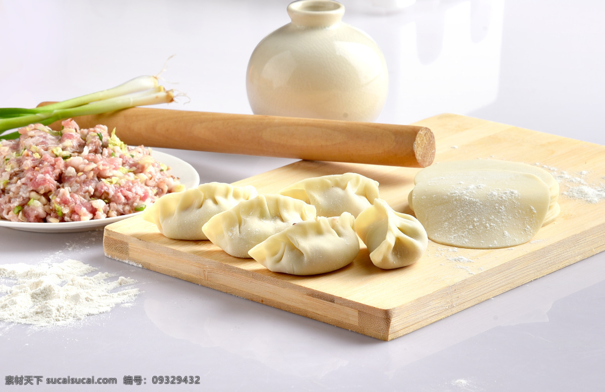 包饺子 饺子 米饺 蒸饺 煎饺 五彩水饺 手工水饺 牛肉饺子 猪肉饺子 韭菜饺子 三鲜饺子 鲜肉饺子 墨鱼饺子 开洋饺子 拌馄饨 馄饨 饺子皮 饺子馅 过年 冬至 团圆 团圆水饺 粽子 月饼 汤圆 水饺 餐饮美食 传统美食