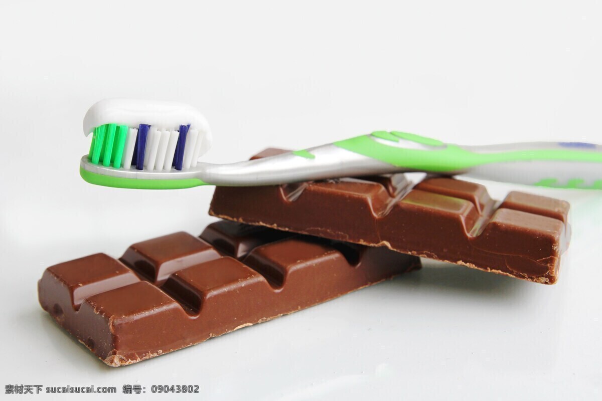 巧克力 上 牙刷 甜食 白色牙膏 其他类别 生活百科