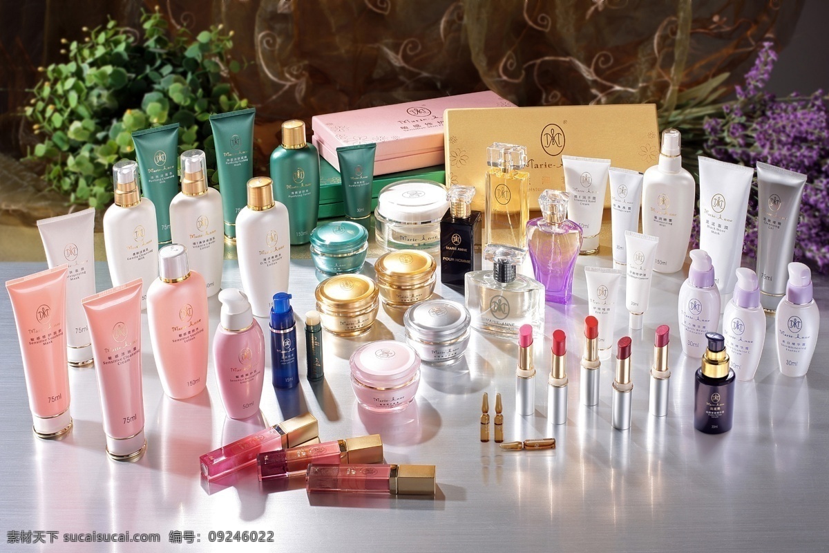 化妆品 香水 组合 盒子 鲜花 灰色布 生活素材 生活百科