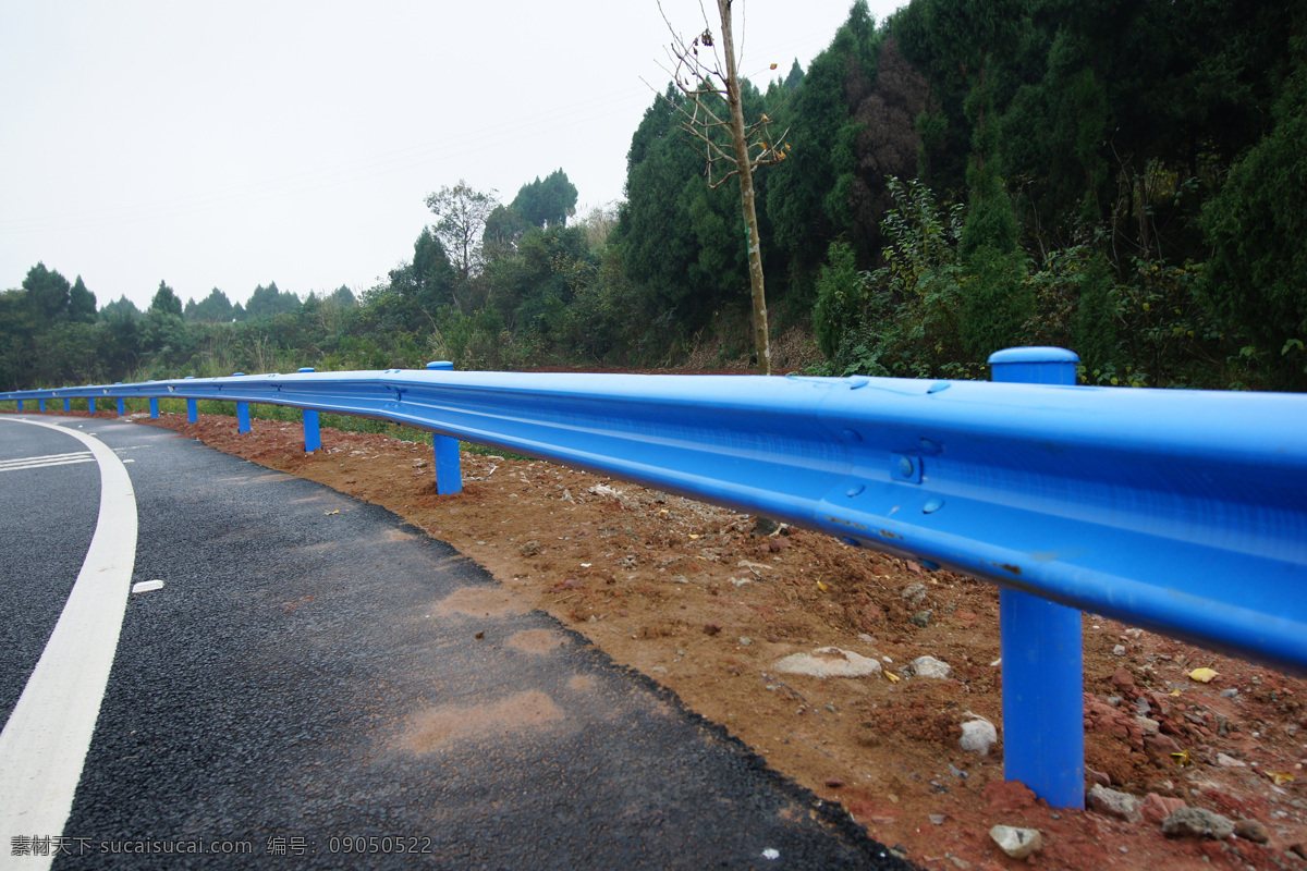 波形护栏 道路护栏 护栏 蓝色 公路 安全 高速公路 现代科技 交通工具