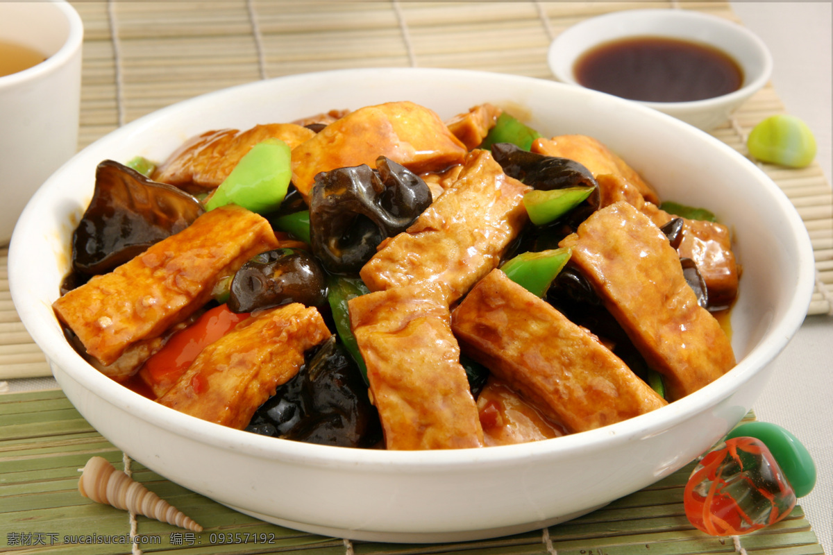 家常豆腐 豆腐 热菜小炒 家常小炒 青椒 黑木耳 香干 传统美食 餐饮美食