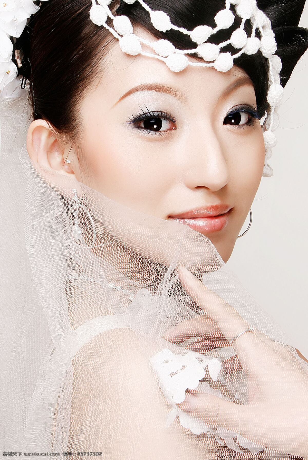 俏丽新娘 婚纱 头饰 项链 耳环 钻戒 玉手 甜美 可爱 美女 化妆 新娘妆 婚礼进行曲 女性女人 人物图库