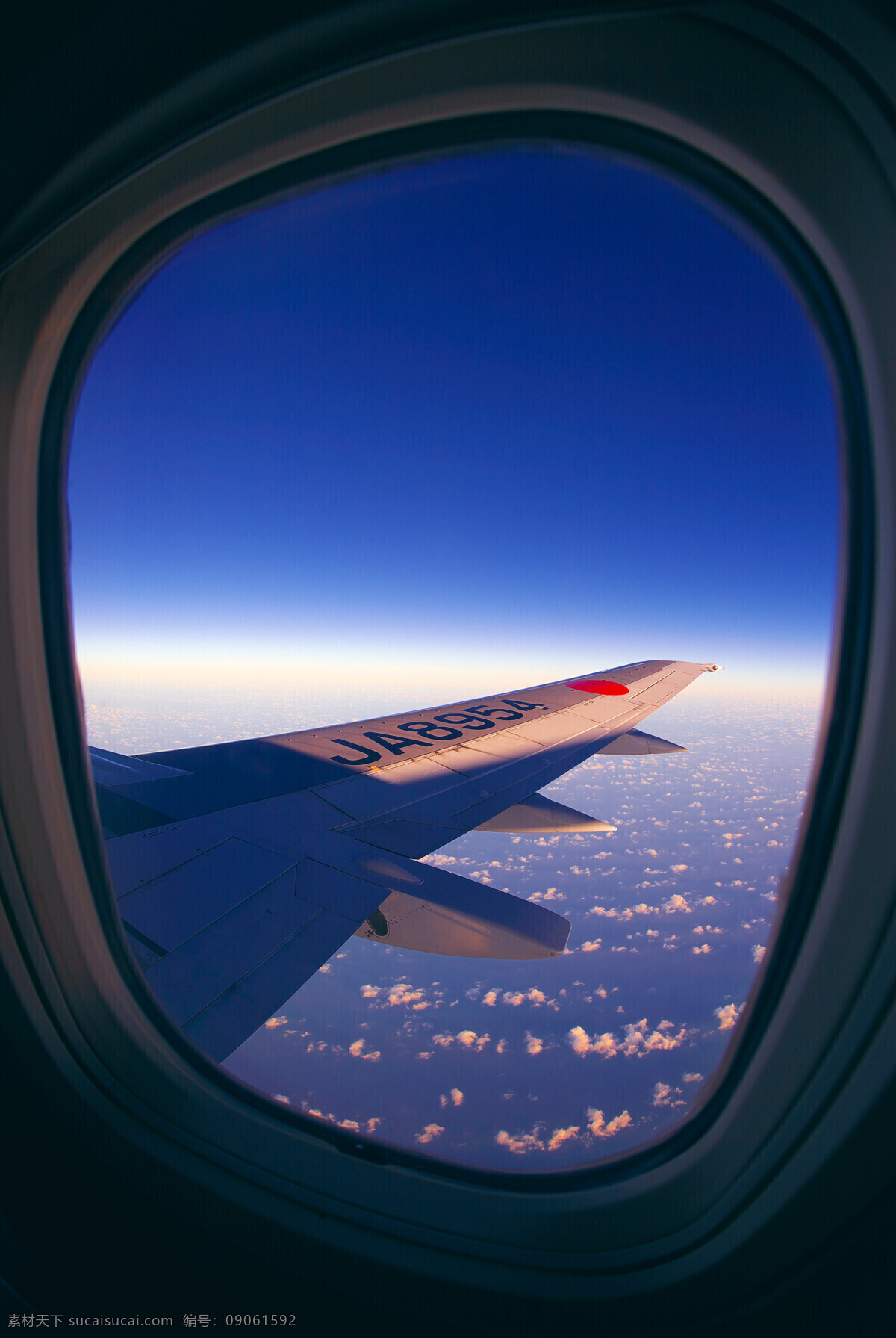 窗户外的城市 城市 飞机 窗户 鸟瞰 机翼 风光摄影 国外旅游 旅游摄影