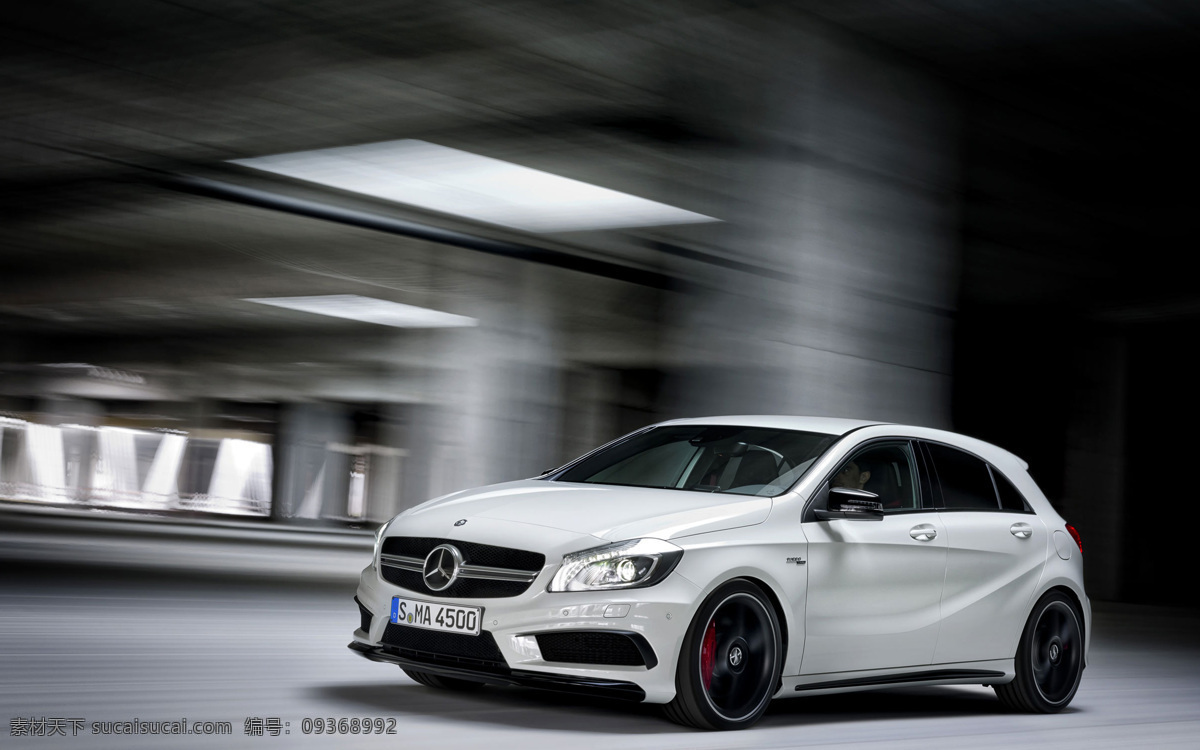 高清摄影 高清图片 交通工具 现代科技 2014 款 奔驰 a45 amg amg轿车 4缸 升 涡轮 增压 发动机 三套行驶程序 两脚离合功能 赛道模式 白色轿跑 公路疾驰 国际名车 名牌汽车 女式汽车 高清汽车 性能卓越 性能超群 节日素材