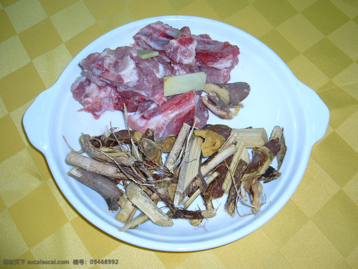 五指 毛桃 炖 龙骨 汤 五指毛桃 猪骨 炖汤 补汤 传统美食 餐饮美食 高清图片 照片 原材料 食物原料