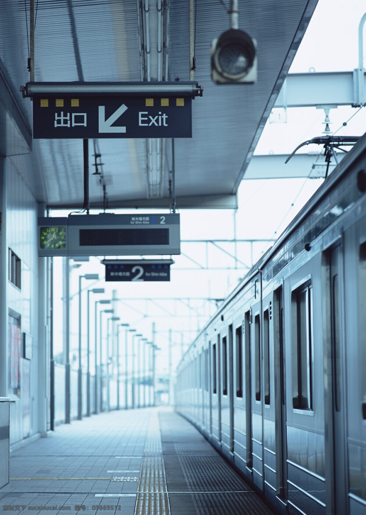 城市 轻轨 地铁 候车 交通系统 风景 生活 旅游餐饮