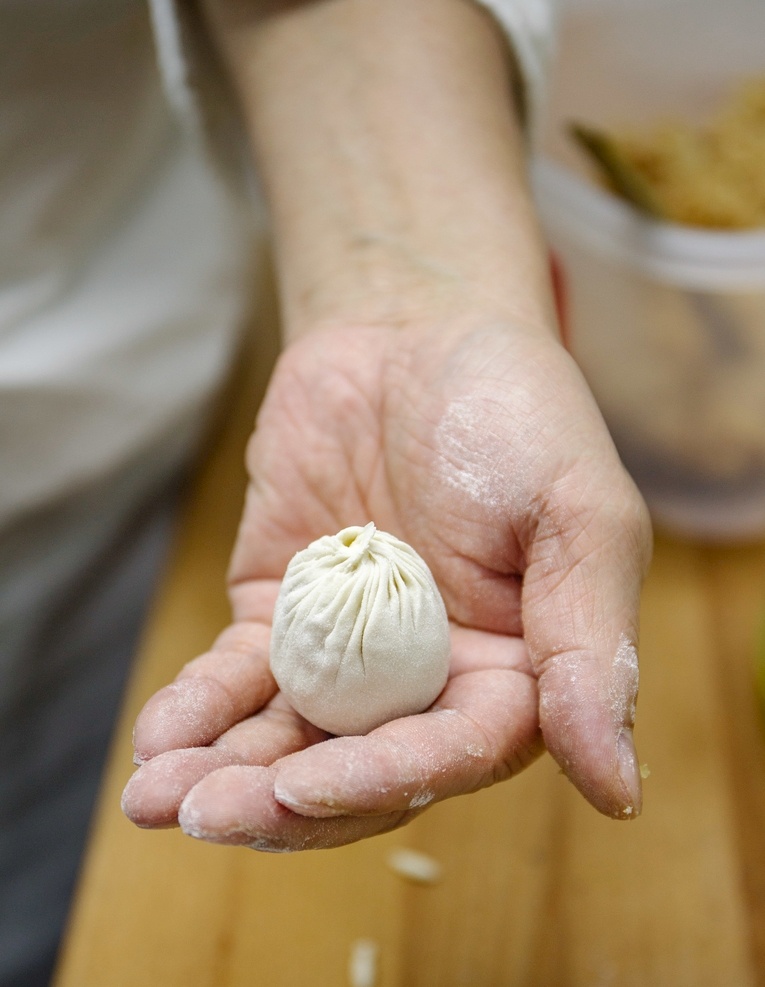小笼包 包包子 手中的包子 点心 面食 餐饮美食 传统美食