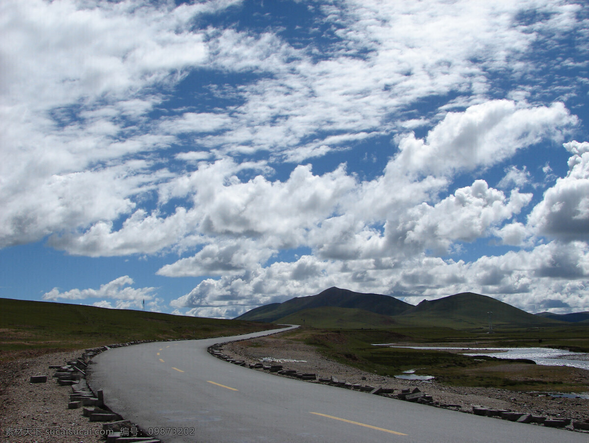 安多 天空 云彩 公路 蓝天 路 路口 西藏 云朵 天空和云彩 弯曲的公路 拐弯的公路 无人的路 通向尽头的路 山前的路 风景 生活 旅游餐饮