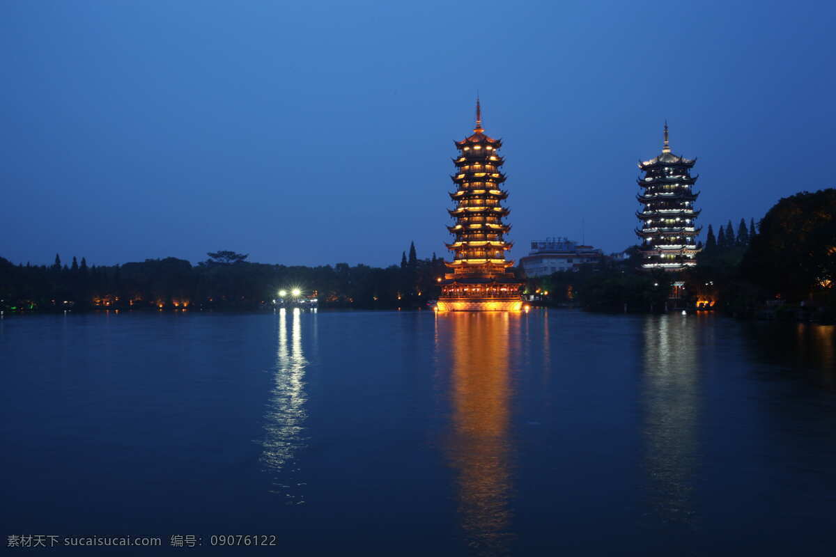桂林双塔图片 古塔 佛塔 湖 夜景 桂林 建筑外观 黄昏 天空 cc0 公共领域 大图 自然景观 风景名胜
