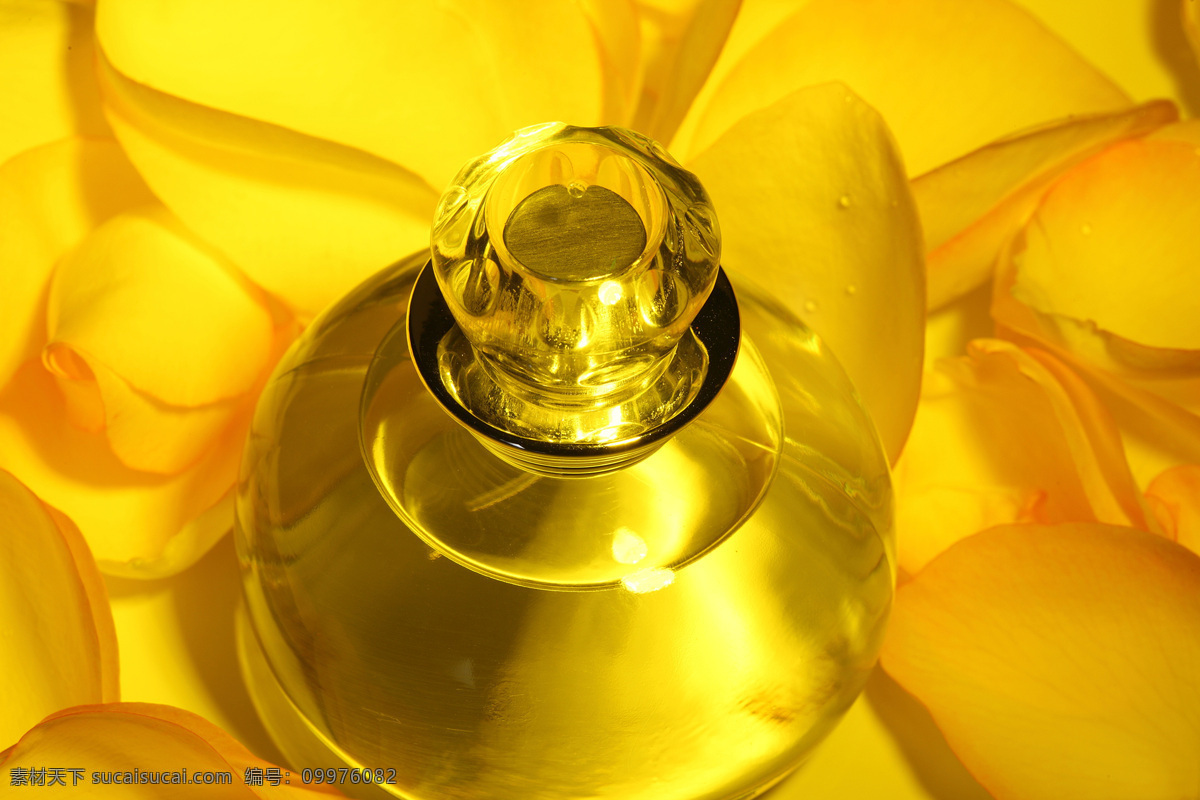 金色 精油 花瓣 玫瑰花 花卉 花朵 香油 美容精油 美容用品 生活用品 生活百科
