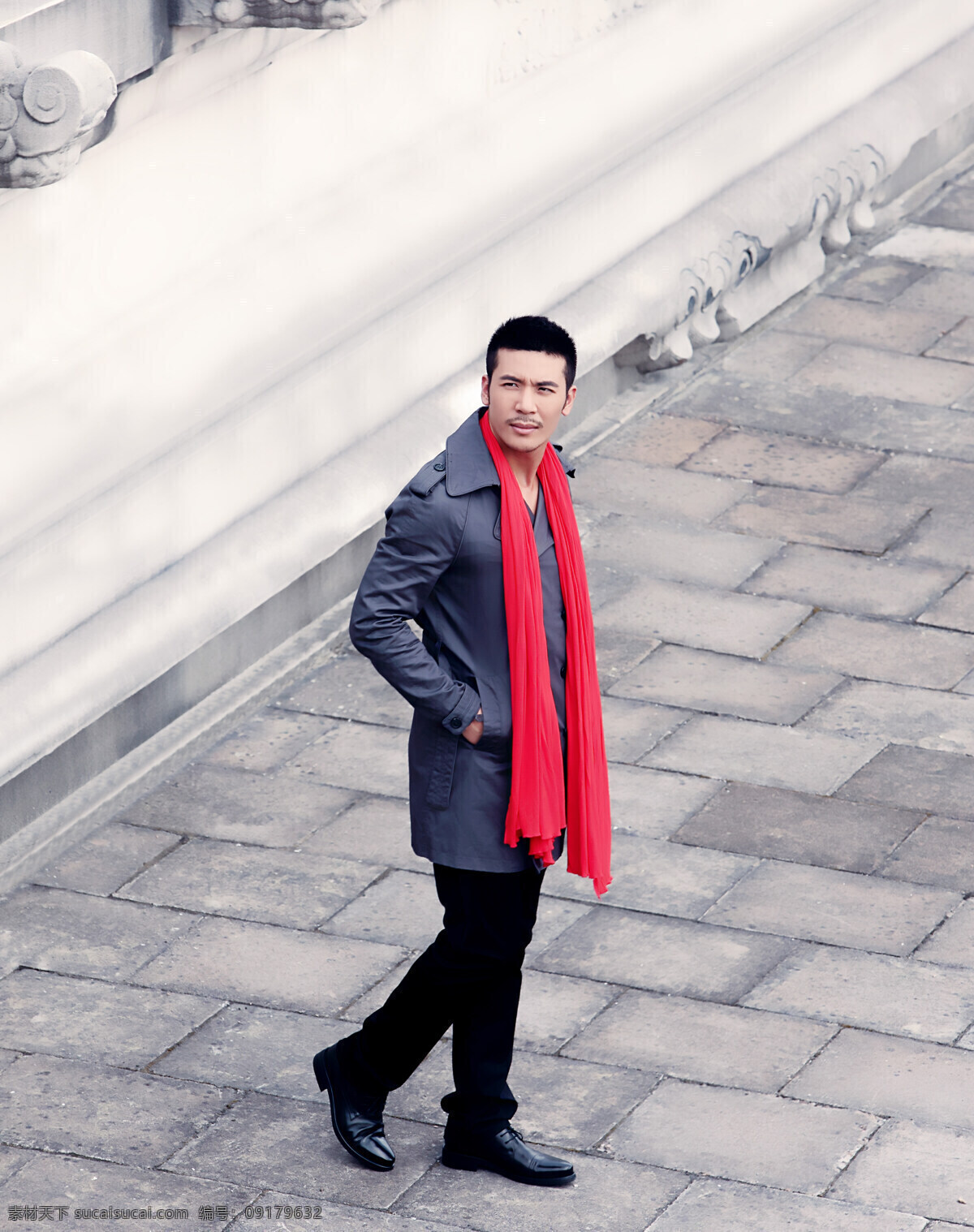 模特 人物 人物摄影 欧度 时尚 fashion 男人 高清 优雅 man 春季 男鞋海报 鞋海报 户外广告 亲密 秋装模特 秋装 户外 欧美男模 人物图库