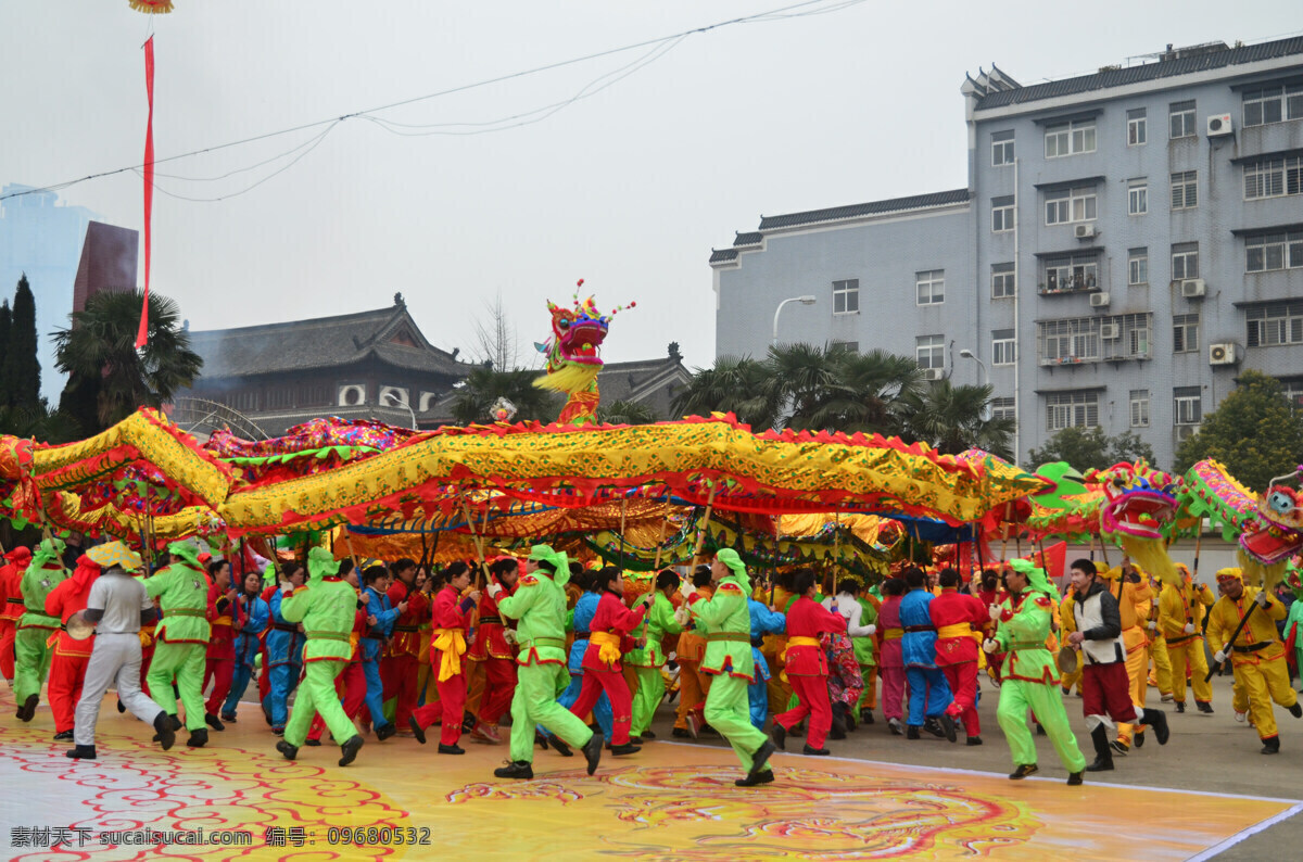 龙抬头玩龙灯 龙抬头 龙飞凤舞 玩龙灯 春节庆贺 舞龙灯 节日庆典玩龙 二月二龙抬头 龙凤呈祥 节日庆祝 文化艺术