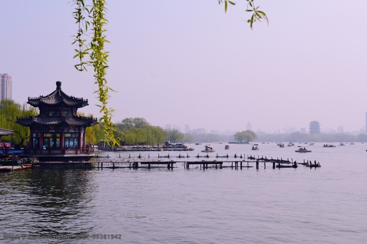 辉映 塔楼 大明湖 春天 垂柳 湖光 风景拍摄 自然景观 自然风景