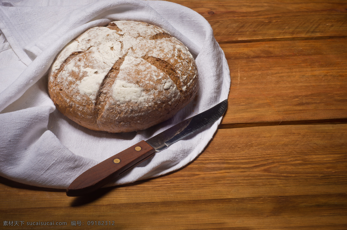 木板 上 全麦 面包 全麦面包 小刀 面包摄影 面包美食 食品 面食 食物 美食图片 餐饮美食