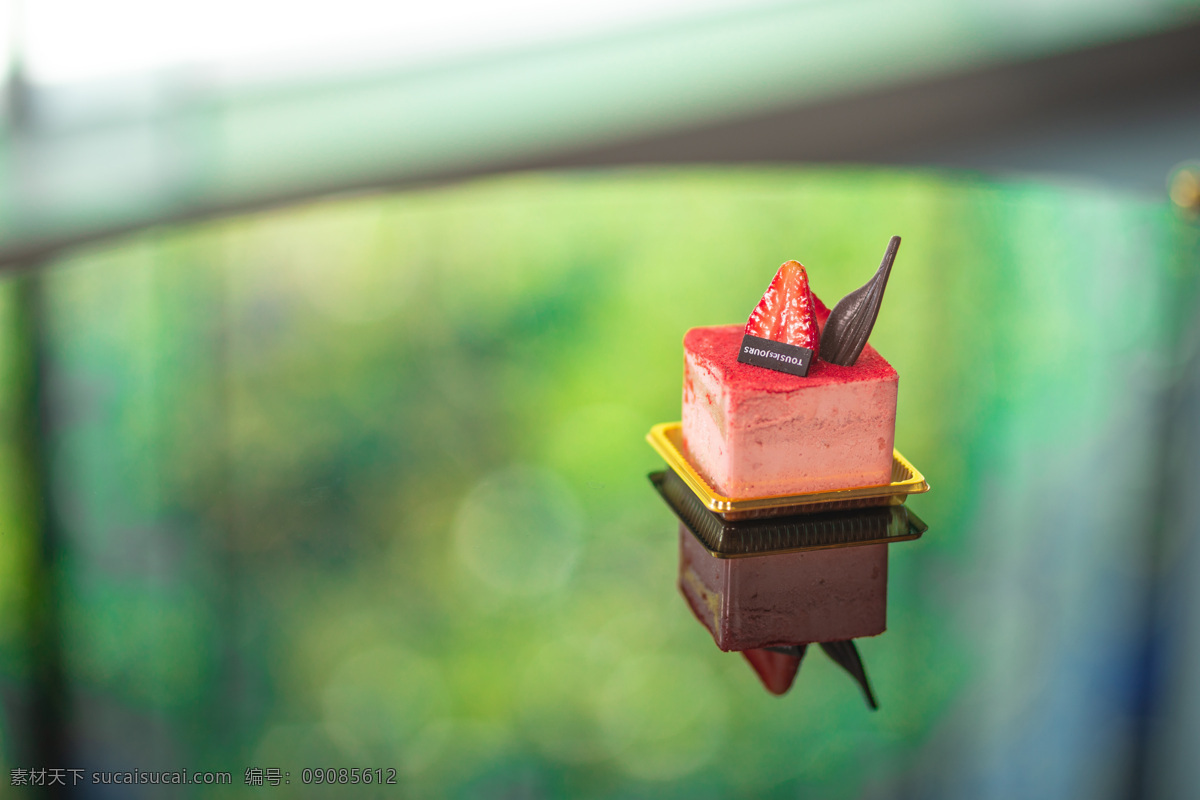 草莓 巧克力 蛋糕 甜品 美味 水果 餐饮美食 西餐美食