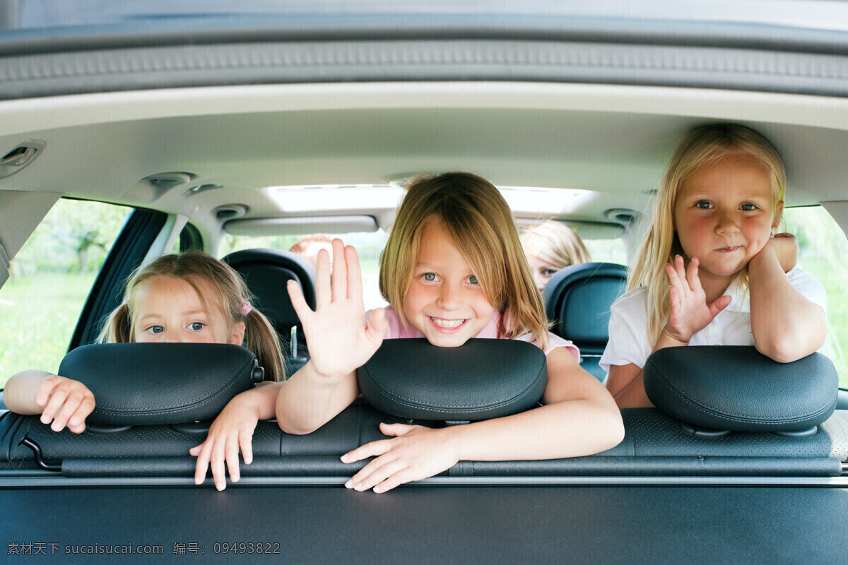 趴在 车座 上 三个 女孩 外国女孩 汽车 行驶车辆 人物摄影 生活人物 人物图片
