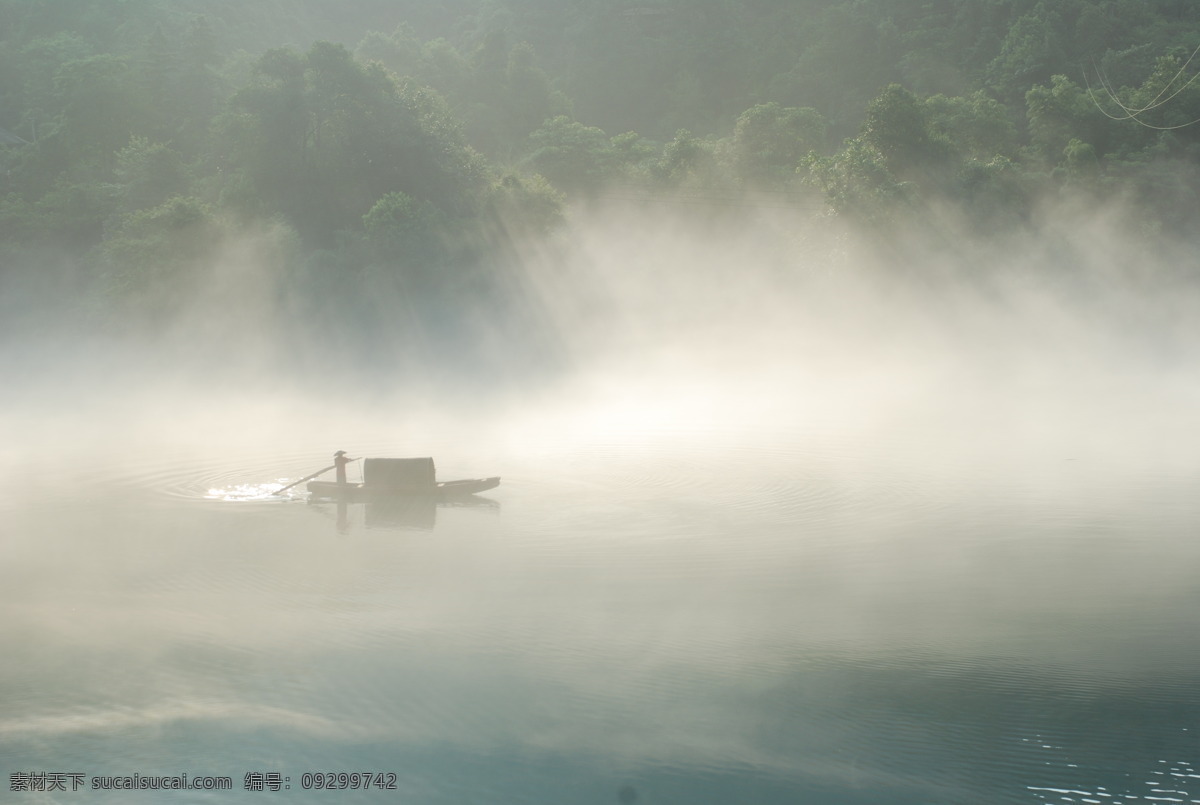 雾中出江打鱼 渔家 渔民 渔夫 打鱼 江景 雾 雾中打鱼 日出大雾 日出 自然风景 自然景观