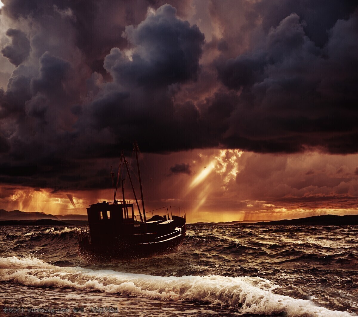海洋上的渔船 渔船 航行 海浪 浪花 海面风景 海洋风景 汪洋 大海风景 美丽大海 海景 大海景色 风景摄影 美丽景色 海洋海边 自然景观 黑色