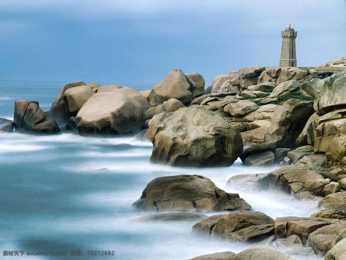 凌乱 岩石 海滩 大海 灯塔 海滩图片 礁石 自然风光 自然风景 自然景观 凌乱岩石海滩 海滩风光图片 psd源文件
