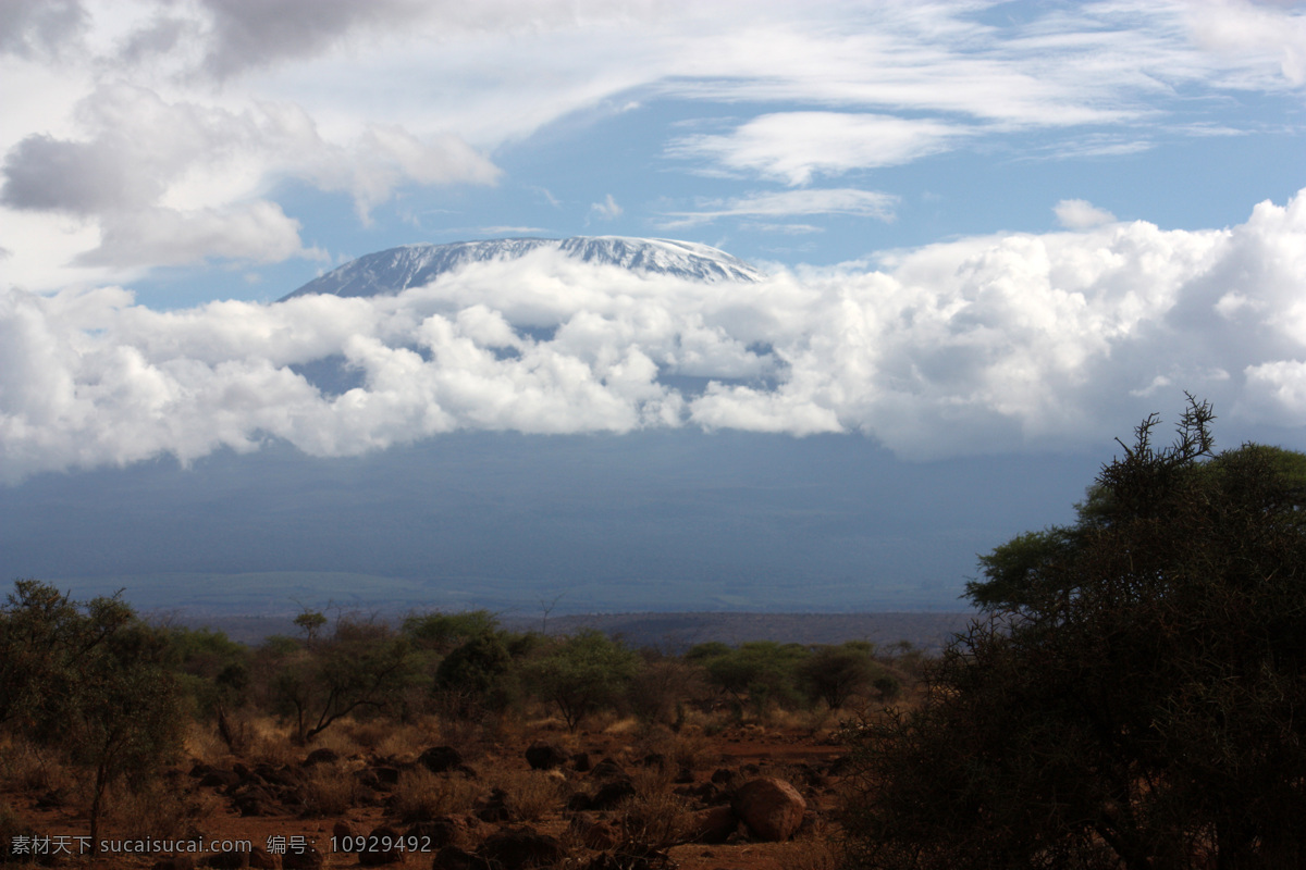 非洲风光 肯尼亚风光 呜呼鲁山 山 云 旅途风景 自然景观 自然风景
