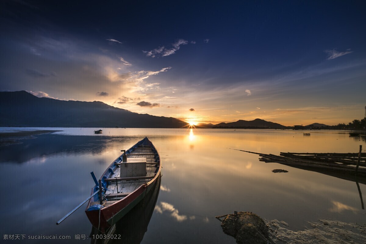 夕阳 小船 高清 风景 海滩 船只 船舶 落日 日落 残阳 余晖 彩霞 日落风景 夕阳风景 自然景观 自然风景