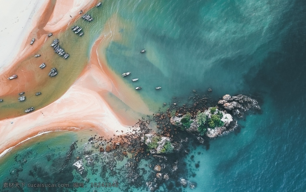 海边图片 海边 大海 海洋 海面 海水 海岸线 远山 山脉 沙滩 海浪 大浪 风浪 浪花 礁石 天空 云朵 景色 美景 风景 自然景观 自然风景