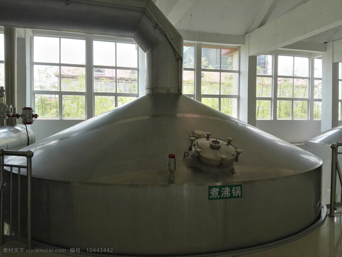 啤酒厂的酒窑 大 圆 容量大 体积大 国内的 旅游摄影 国内旅游