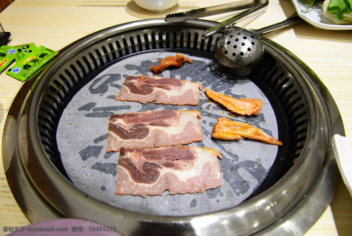 圆形烧烤纸 韩式纸上烤肉 烧烤 铁板烤肉 烤肉串 烤鸡 干锅烤肉 吃饭 食物 美食 电镀 餐饮美食