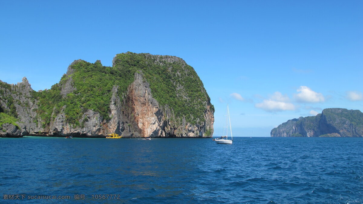 海岛 大海 岛 岛屿 国外旅游 海面 海水 蓝天 旅游摄影 悬崖 树林 树木 孤岛 峭壁 东巴海滩 psd源文件