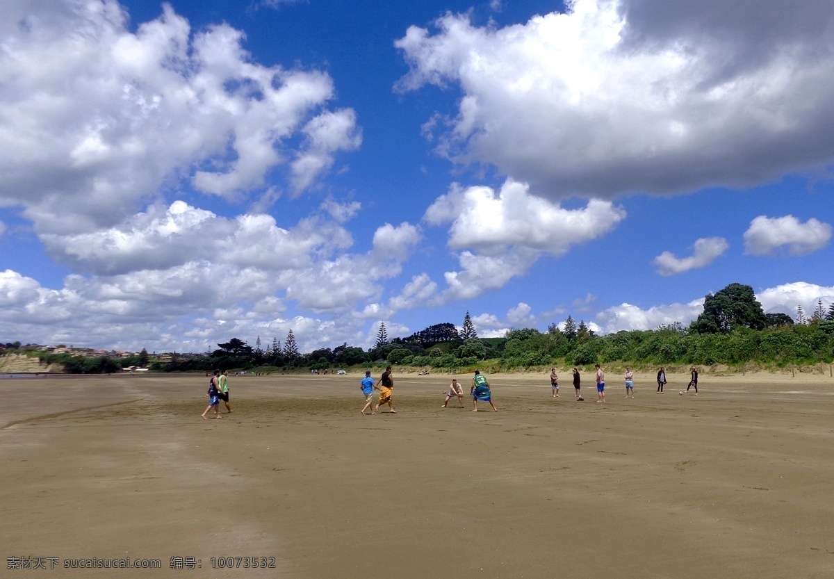 新西兰 海滨 风景 天空 蓝天 白云 云朵 海滩 绿地 草地 绿树 游人 玩耍 风光 旅游摄影 国外旅游