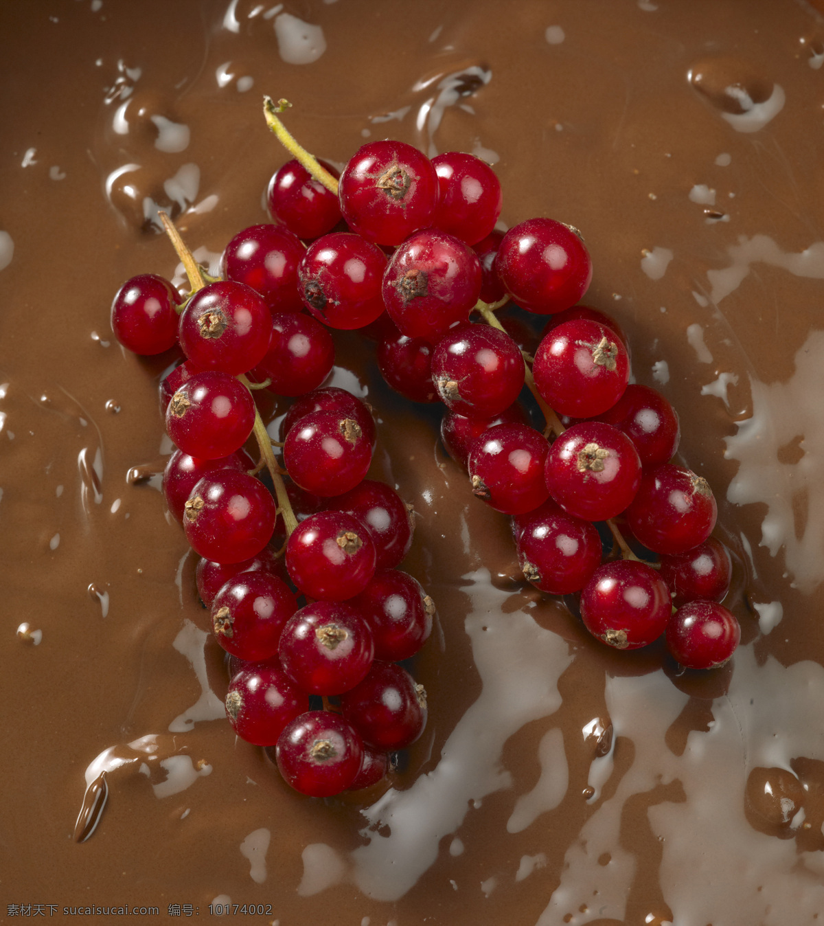红色 果子 巧克力 汁 牛奶巧克力 甜品 点心 食物原料 食材原料 餐饮美食 美食图片