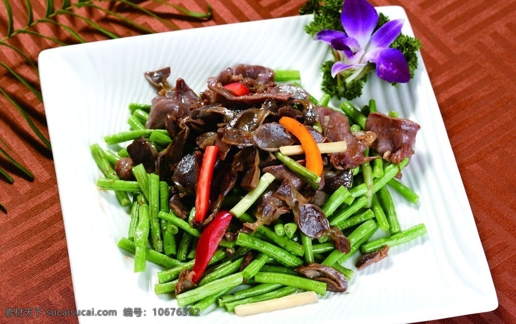 豆角 炒 盐 焗 鸡 肾 猪 舌 豆角炒 盐焗鸡肾 猪舌 传统美食 餐饮美食