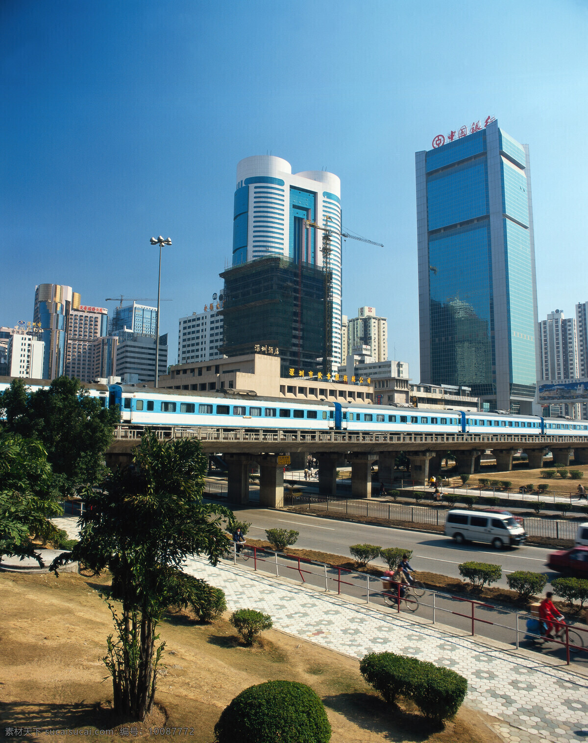 中国银行 建筑 大厦 城市风景 公路 绿化 植物 建筑物 天空 蓝天 风景摄影 城市摄像 高楼大厦 城市风光 环境家居