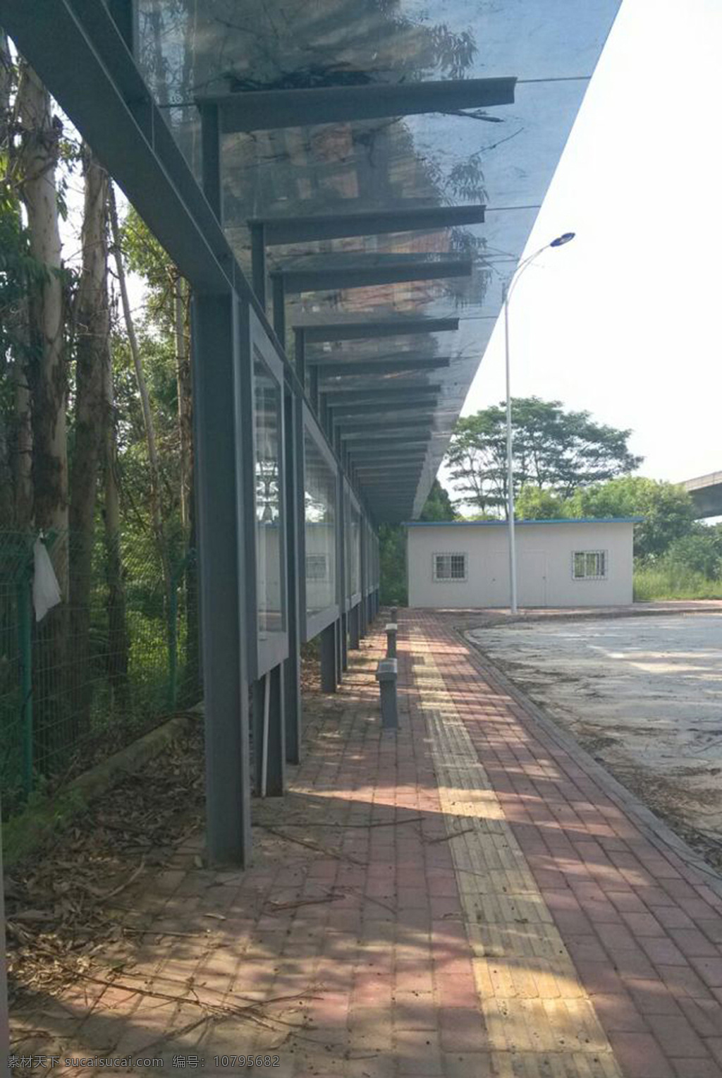站台 汽车停车站 停车站 候车站 汽车站台 交通工具 现代科技
