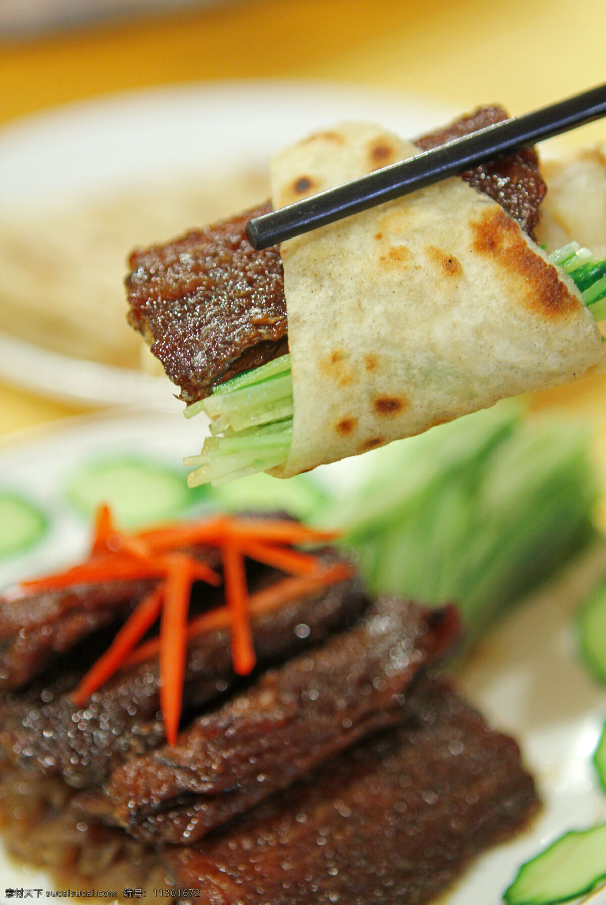 美食 大饼卷带鱼 美味 红烧 带鱼 秘制酱汁 大饼 烙饼 黄瓜丝 葱丝 传统美食 餐饮美食