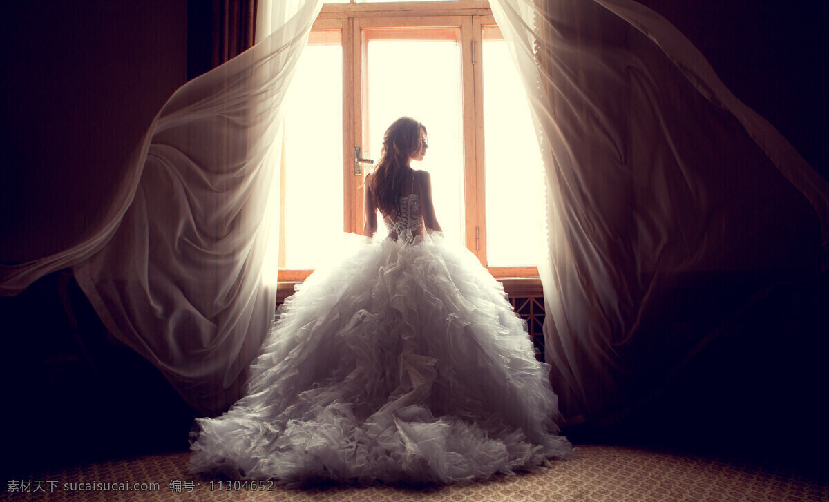 穿着 婚纱 窗外 望去 外国 美女图片 美女 外国美女 礼服 新娘 窗户 人物摄影 情侣图片 人物图片
