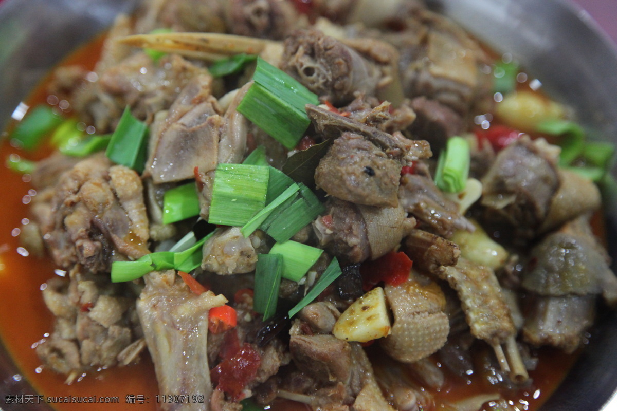 餐饮美食 传统美食 葱 干锅 美食 啤酒 鸭 干 锅 啤酒鸭 干锅啤酒鸭 中餐 中餐美食 矢量图 日常生活