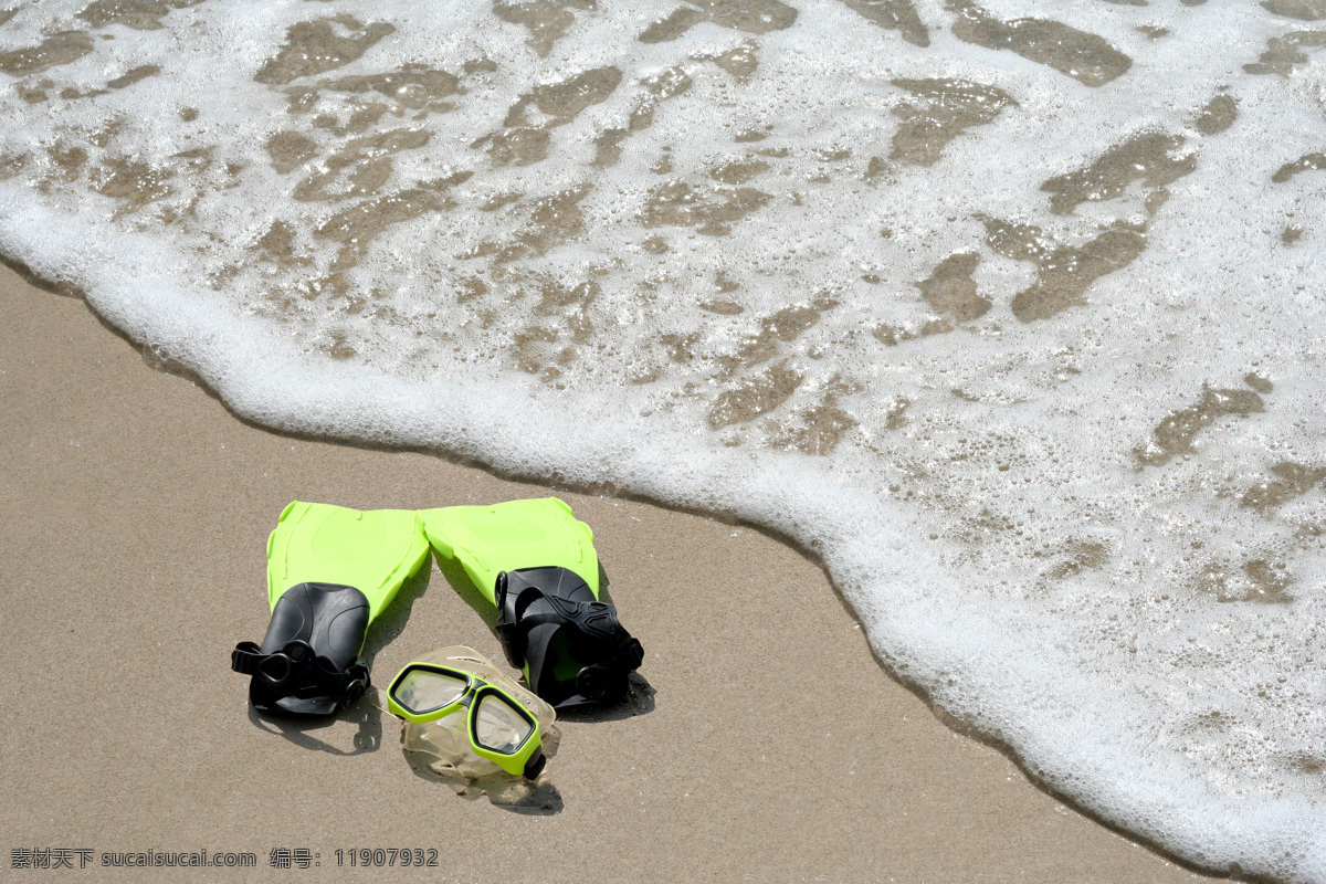沙滩 上 潜水 镜 体育用品 潜水镜 海滩 沙滩风景 体育运动 体育项目 生活百科