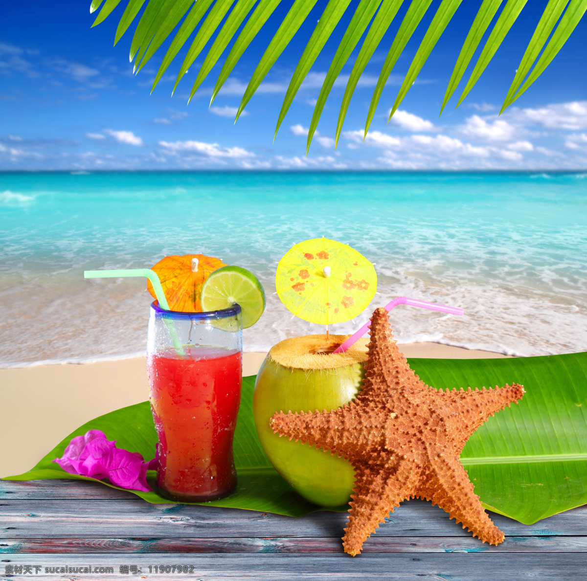 海滩 旁 果汁饮料 椰子汁 海星 美丽海滩风景 水果鸡尾酒 鸡尾酒 玻璃杯子 酒水饮料 餐饮美食 蓝色