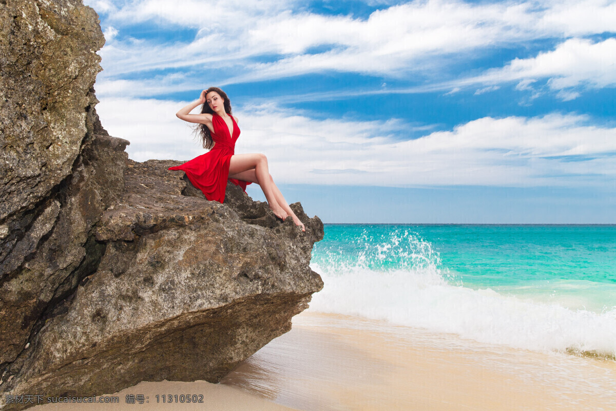 海边 石头 上 美女图片 美女 大海 沙滩 外国 人物 夏天 大海图片 风景图片