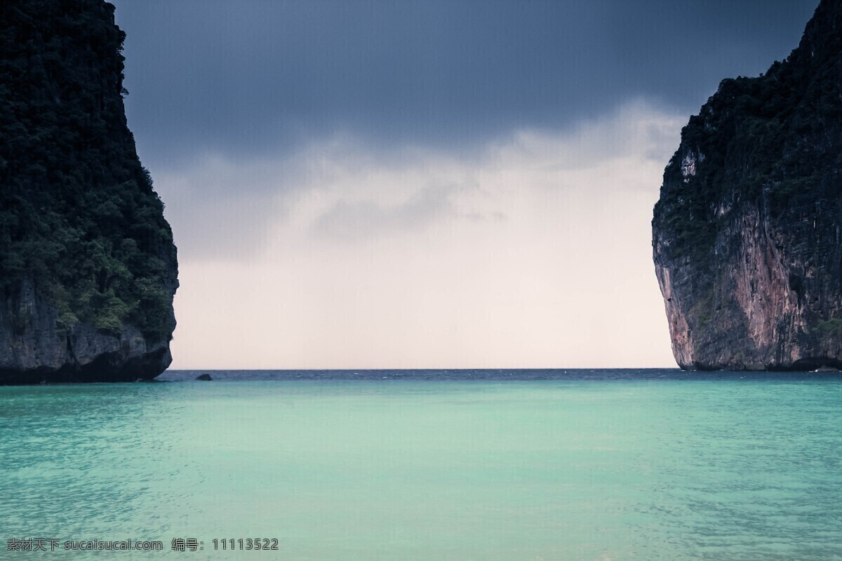 海峡背景素材 海峡 礁石 山 岩石 海水 大海 水道 水路 天空 海天相接 背景 边框 高清 大图 自然景观 自然风景