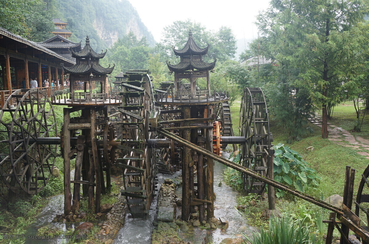 凤凰古城 水车 吊脚楼 沱江 清晨 河水 房子 苗族 土家族 回族 国内旅游 旅游摄影 风景名胜 自然景观 国外旅游