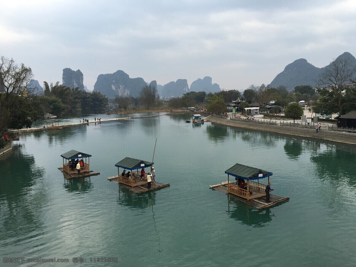 青山绿水 桂林 遇龙河 桥上 远望 竹筏 水中船 旅游摄影 自然风景