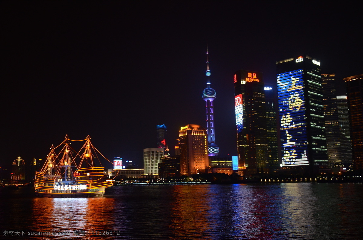 上海外滩夜景 上海 外滩 夜景 游船 东方明珠 倒影 旅游摄影 国内旅游