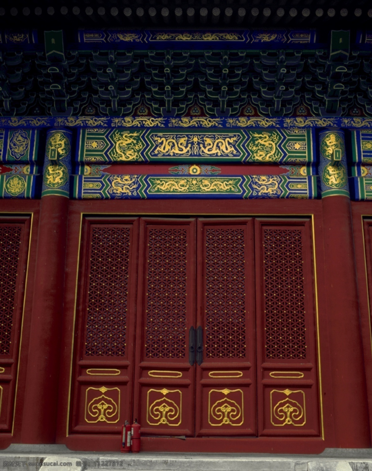 北京故宫 宫殿 大门 雕梁画柱 古代建筑文明 皇家 城堡 明清建筑 明清文化 故宫大门 透雕大门 家居装饰素材 建筑设计