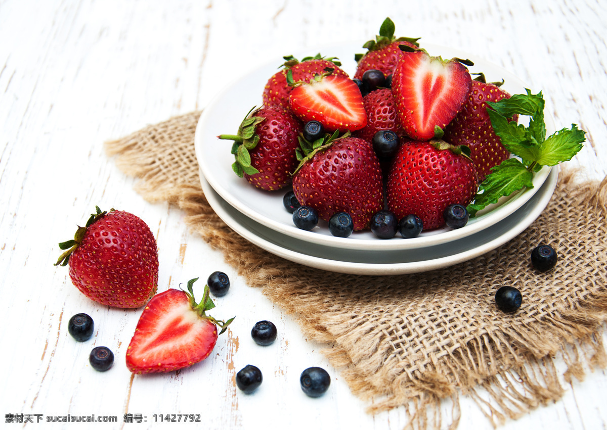 草莓 水果 盘子 餐桌 背景 海报 素材图片 食物 中药 类 餐饮美食